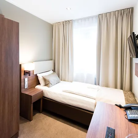 Hotel Arena Am Zoo 3*