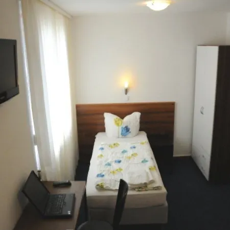 Arena Am Zoo Hotel 3*